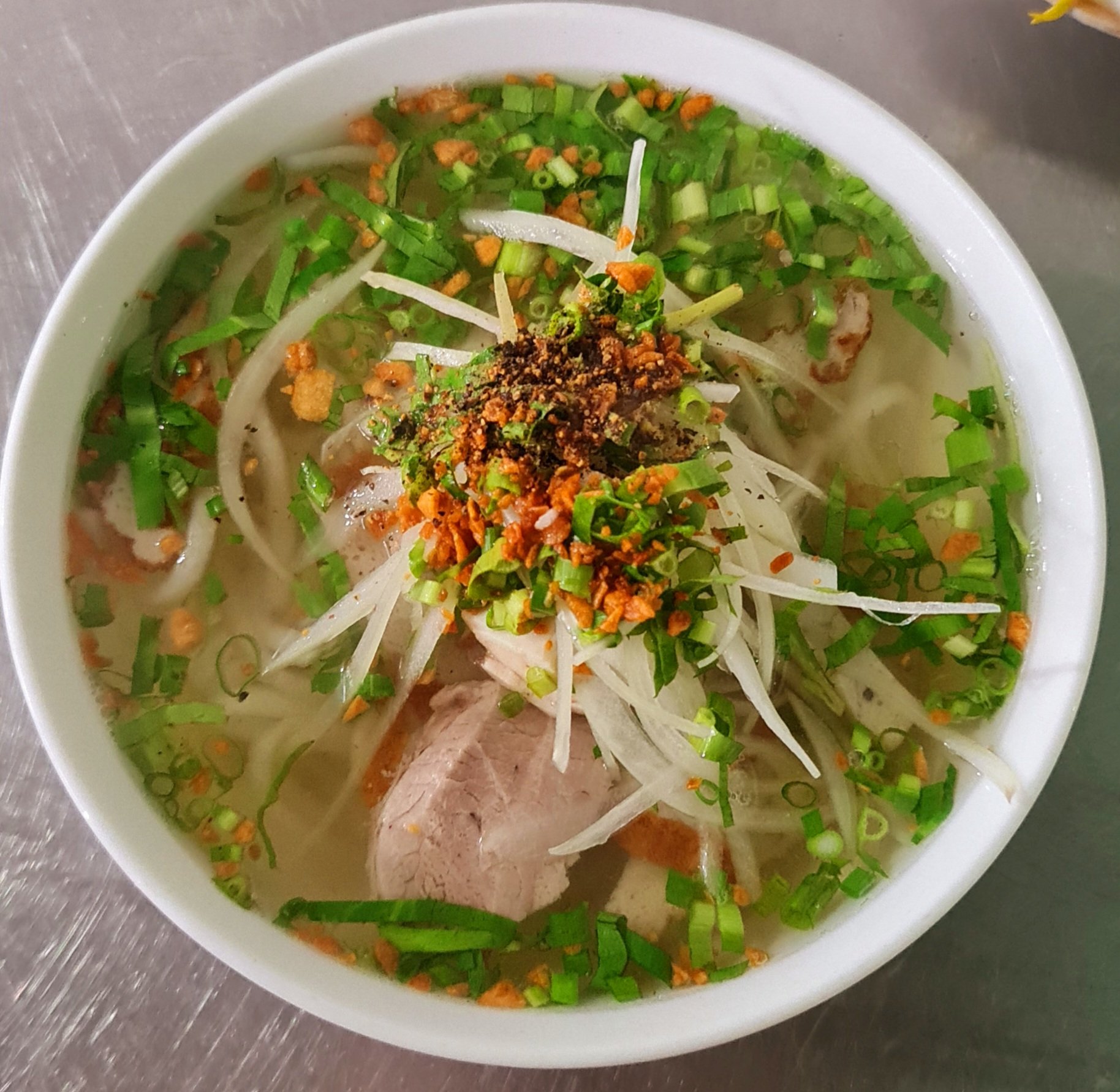 Bánh canh Xương / Giò Heo ( Xương / Giò Heo, Thịt, Trứng )